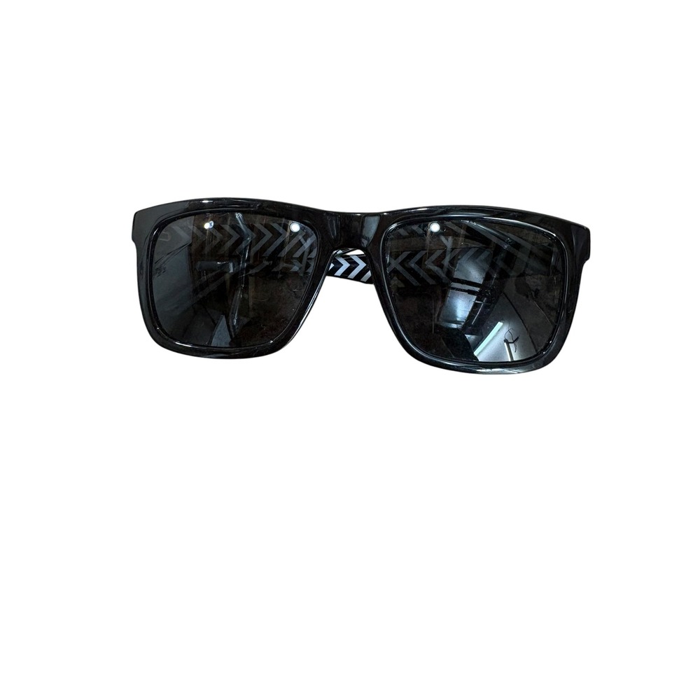 Lacoste L750S Mens Black Square Sunglasses Grey Lenses Striped Temple Classic UV